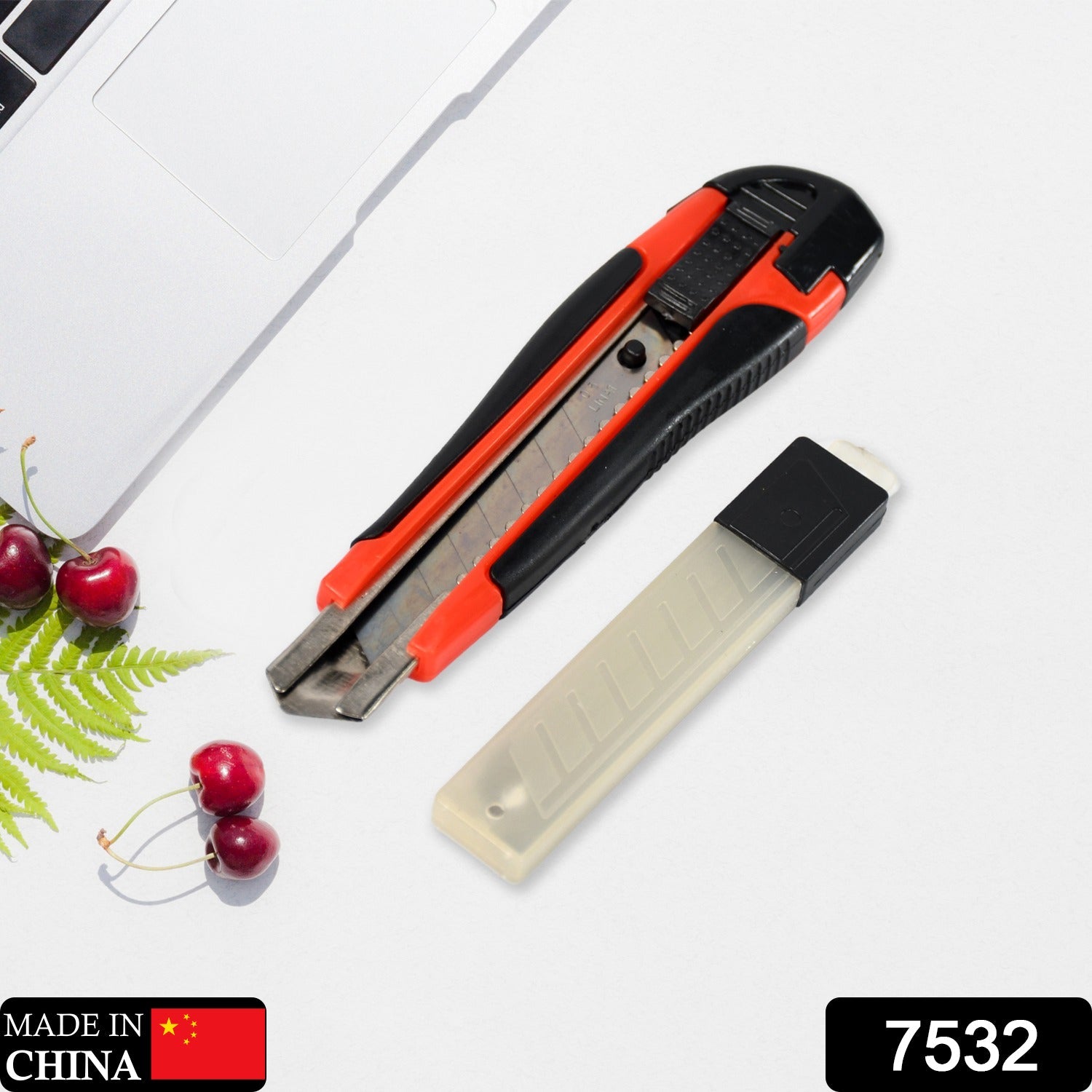 7532 Heavy Duty 18 mm Cutter Knife Set With Rubbered Handle With Extra Blades Best Use For Office and Home use DeoDap 7532 Heavy Duty 18 mm Cutter Knife Set With Rubbered Handle With Extra Blades Best Use For Office and Home use DeoDap
